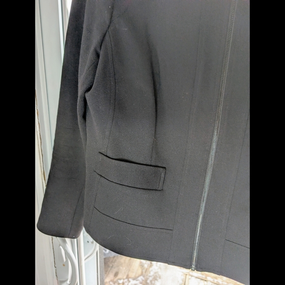Vince Camuto Women's Black Zip Blazer With No Collar - Picture 4 of 10